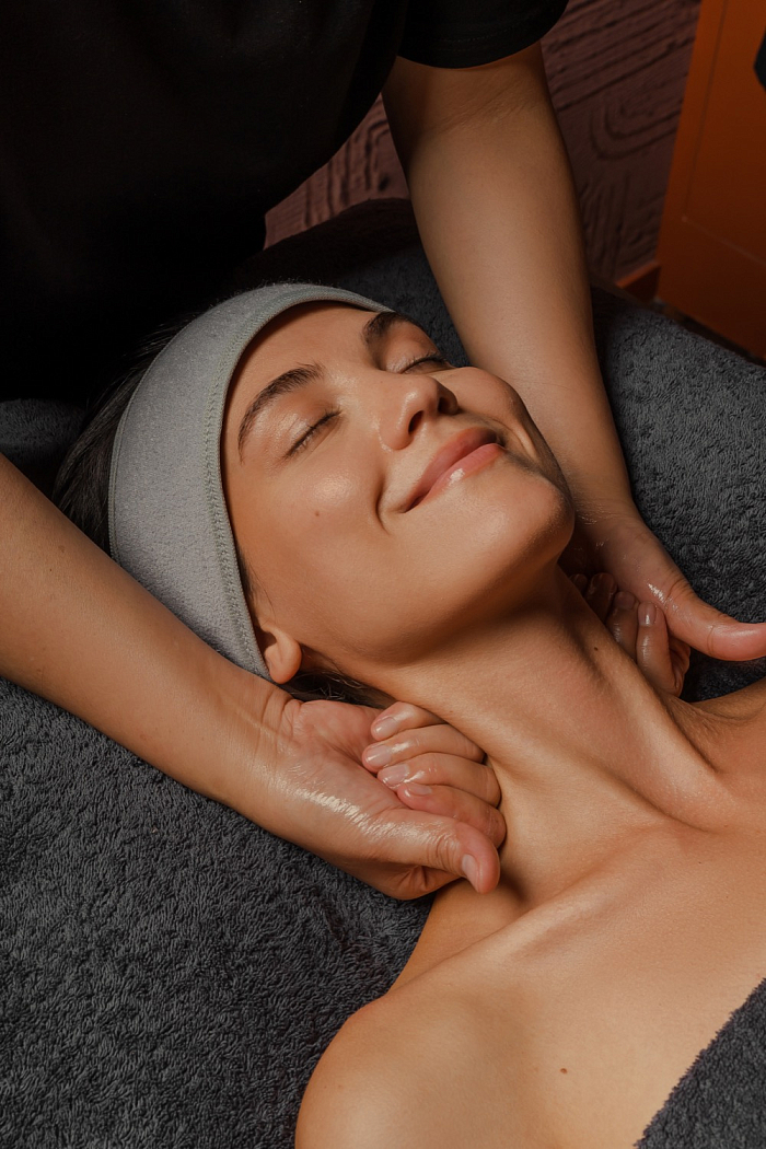 Тайский массаж шейно-воротниковой зоны и спины