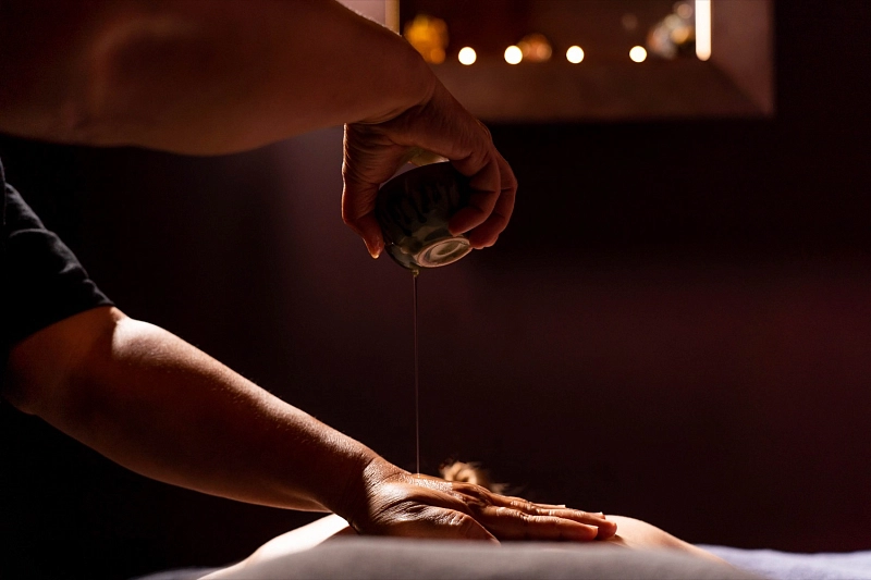 Расслабляющий массаж с аромамаслом